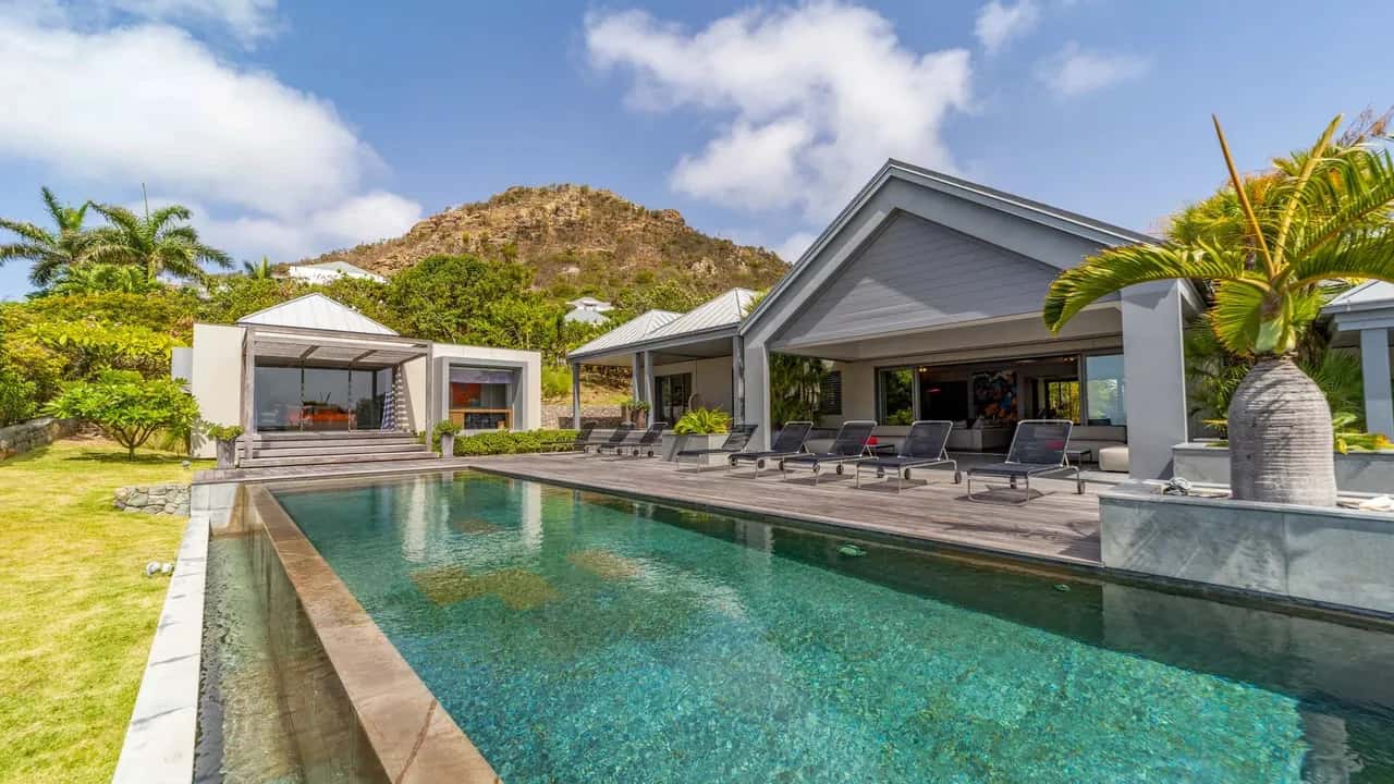 Splendid Villa With a View of Sparkling Ocean