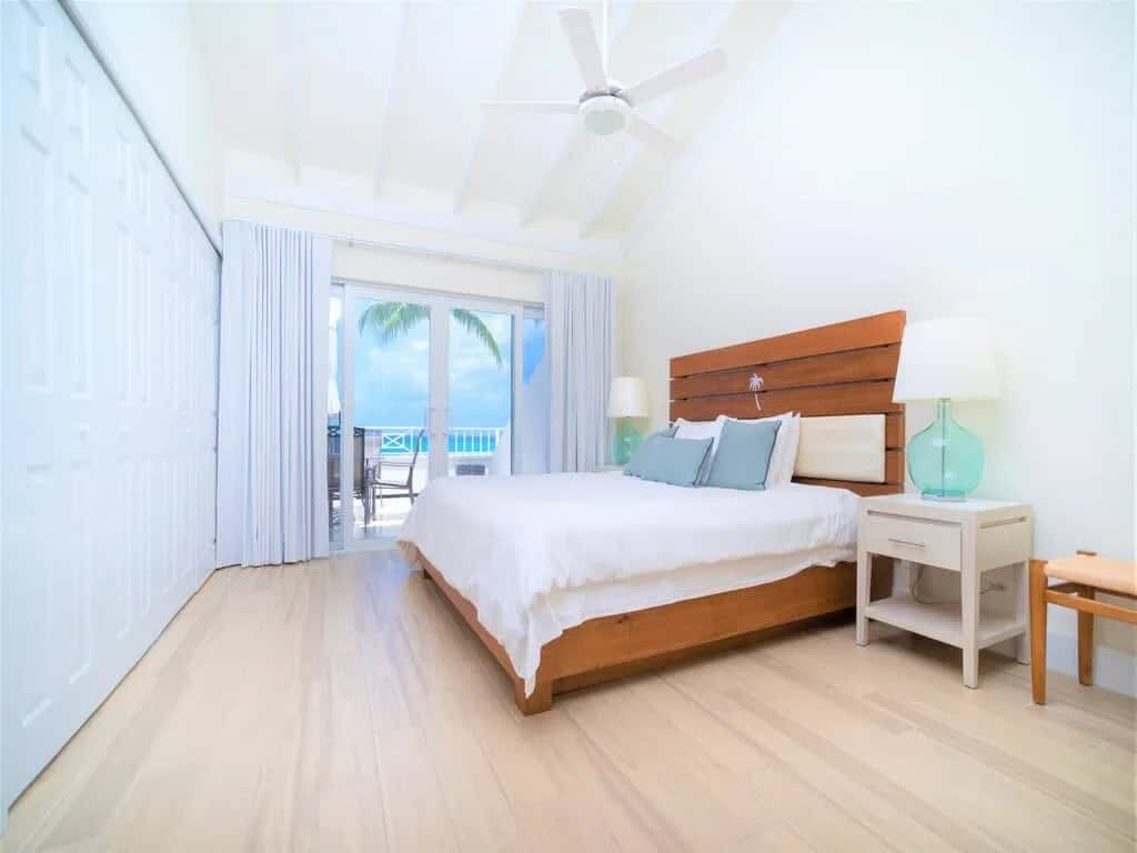 Beachfront Penthouse with Ocean View in Grand Cayman