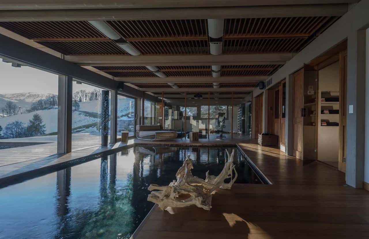 Contemporary Ski in/Ski out chalet overlooking the center of Megeve