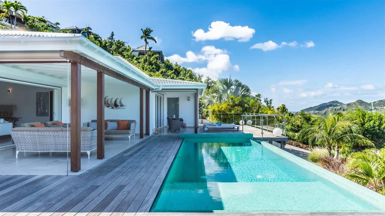 Conveniently Located Traditional Villa