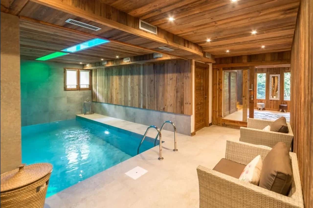 Beautiful mountain chalet with pool and sauna