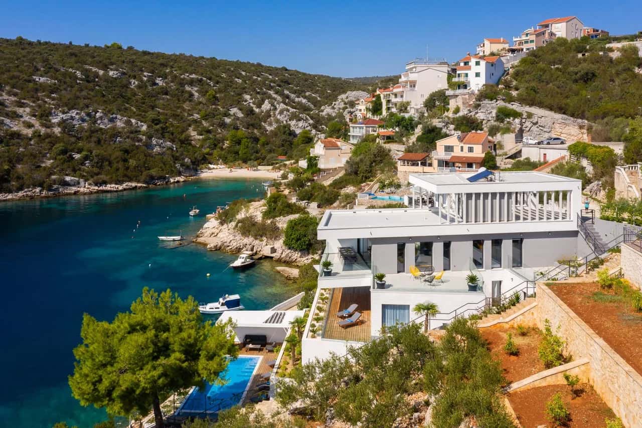 5-star Beachfront Villa with Heated Pool