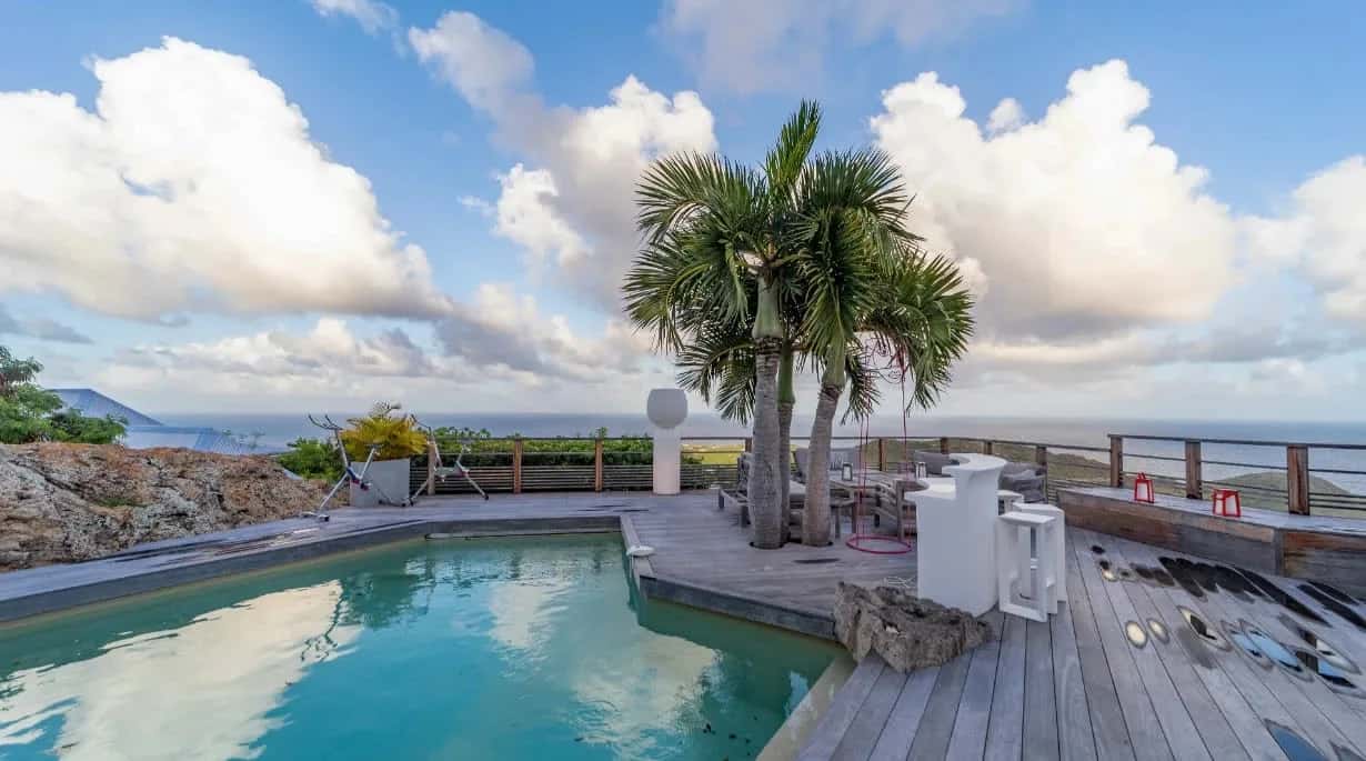 Magnificent 4 BR Villa Located on Deve Heights