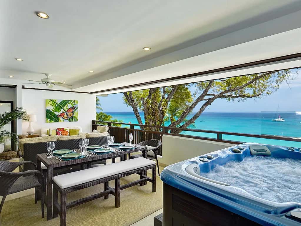 Elegantes Drei-Schlafzimmer-Luxus-Apartment am Strand