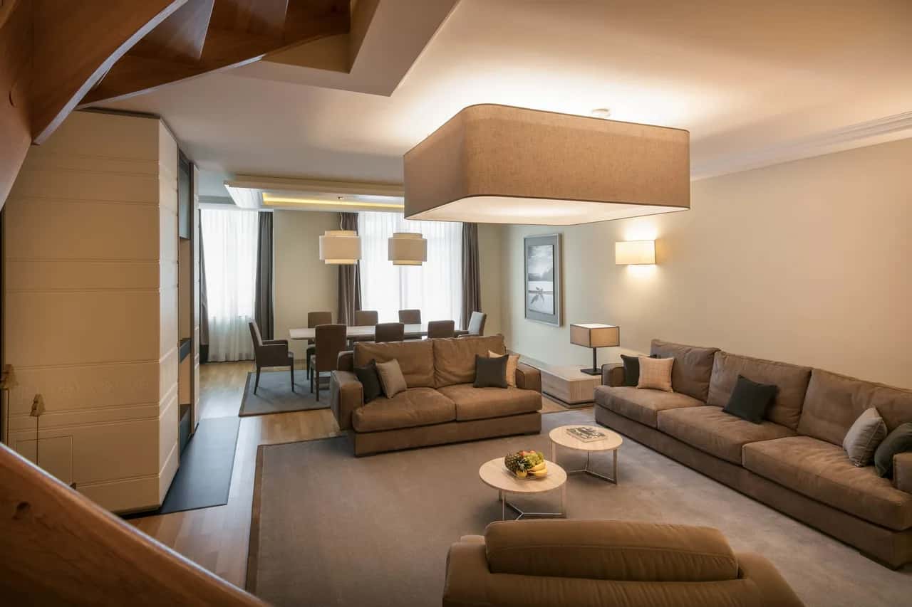 Wunderschöne alpine Duplex-Residenz mit modernem Dekor