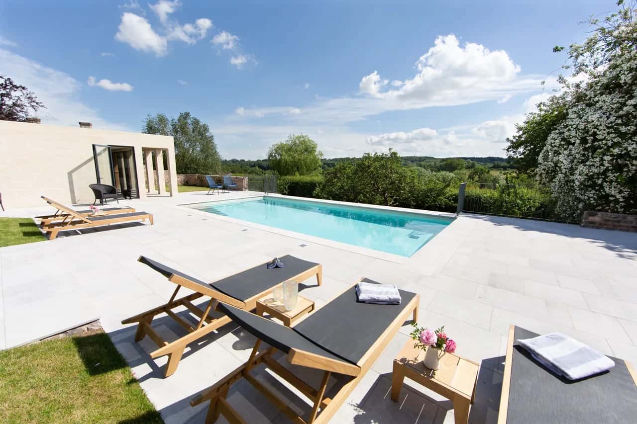 Charming Old-Stone Villa in England