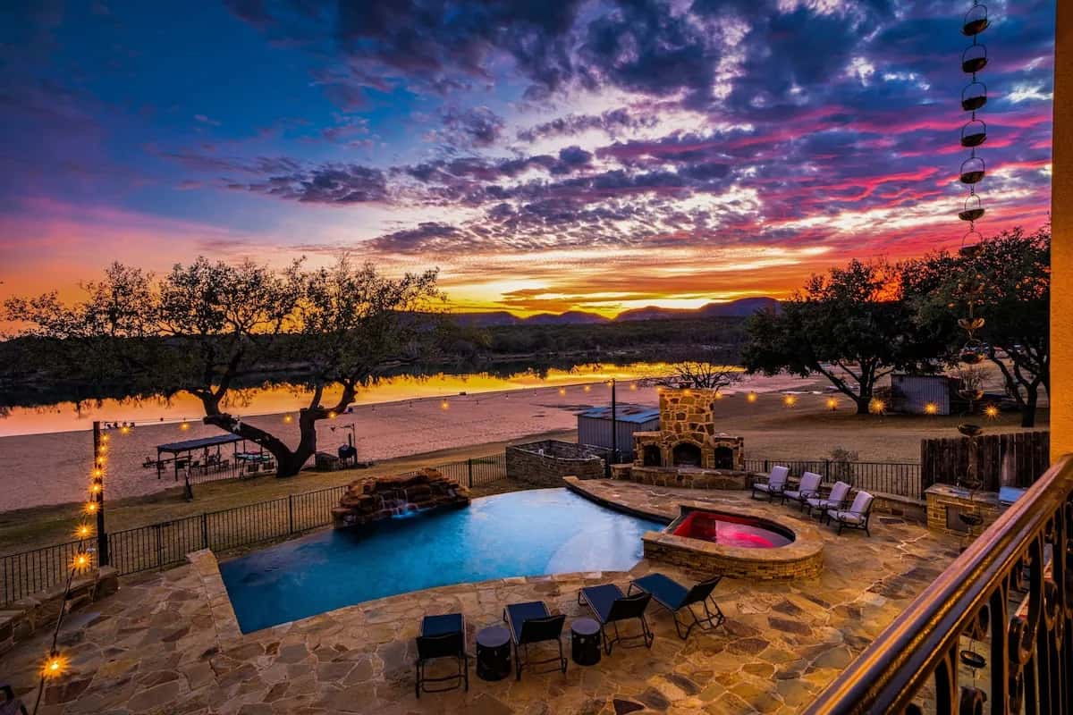 Ocean View Beachfront Villa in Austin