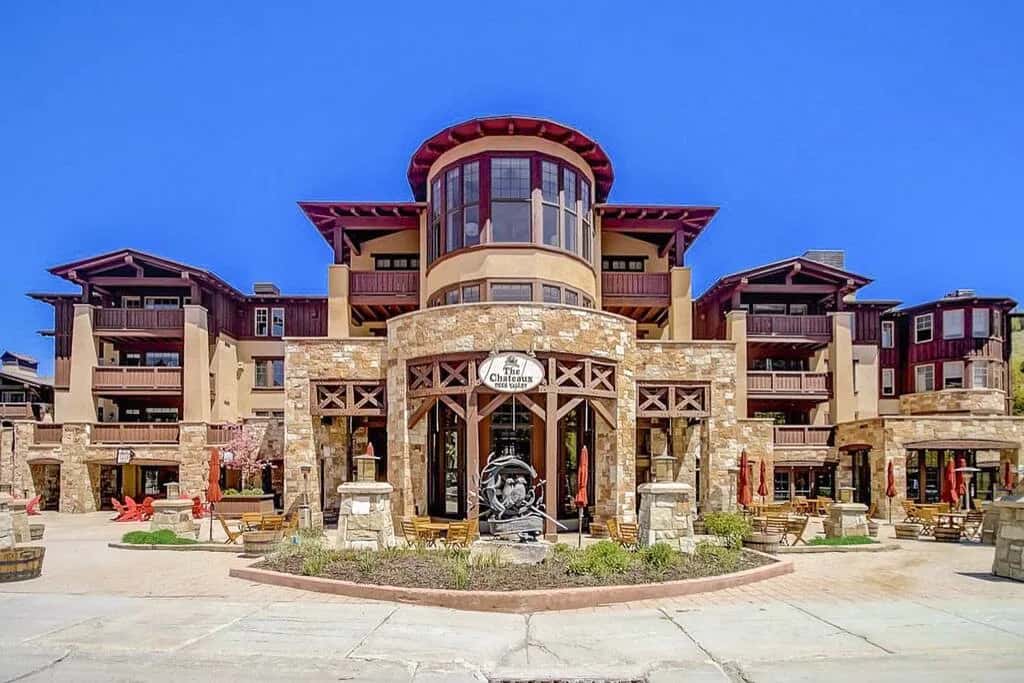 Condominio con Acceso a las Pistas y Vistas a la Montaña
