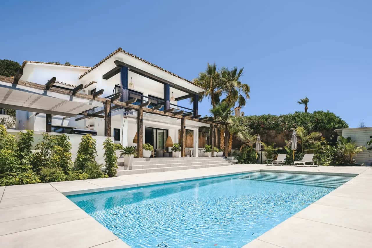 Luxe Jacuzzi Pool Villa in Marbella