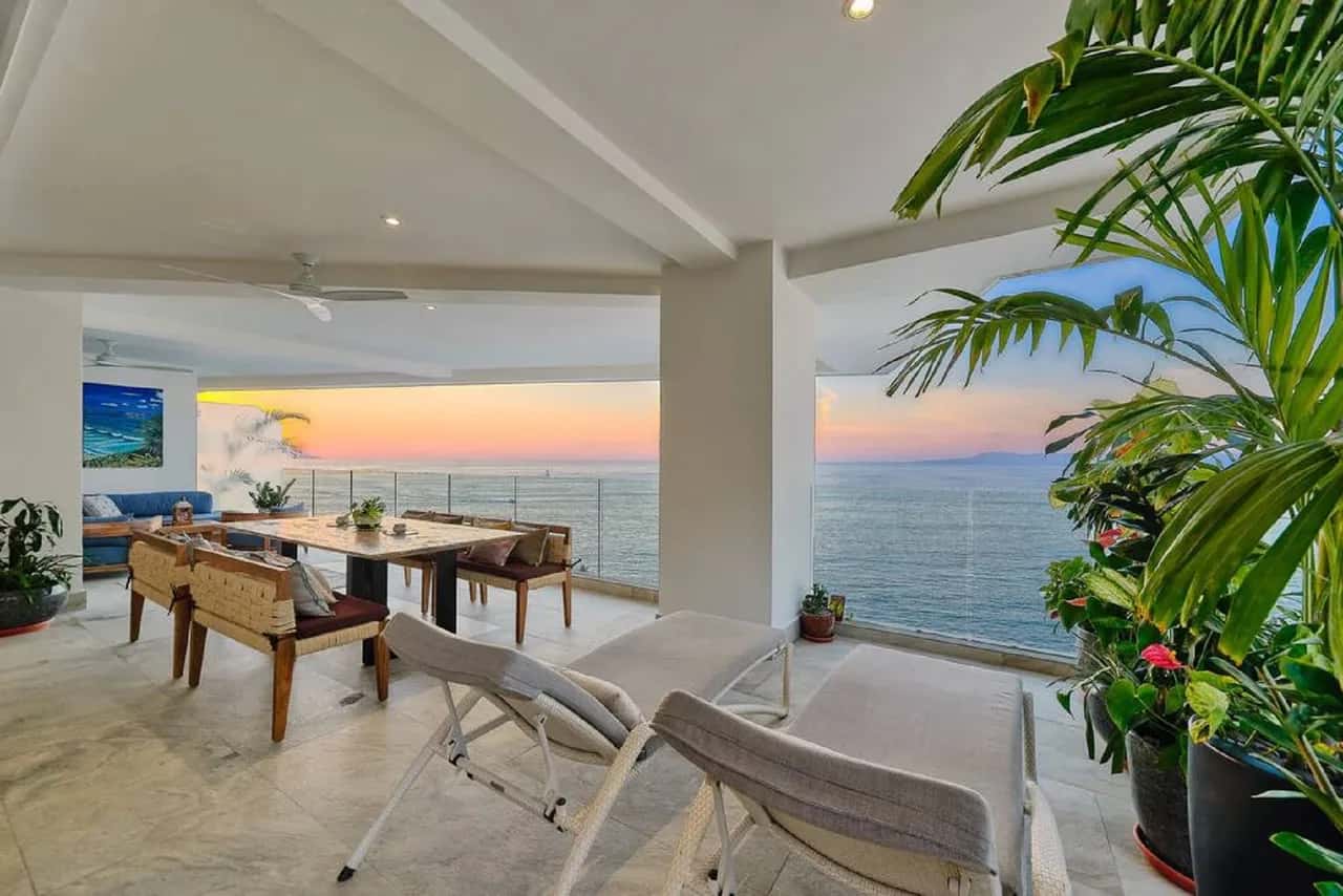 Stylish 4-bedroom Condo With Ocean Views
