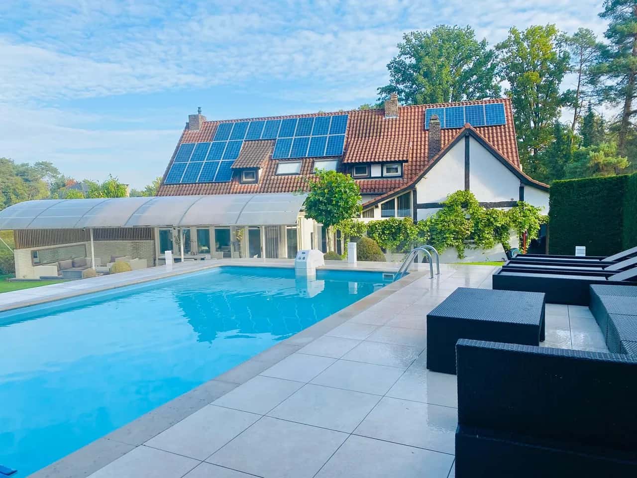 Accessible Luxury Villa with Pool in Vlaams Gewest