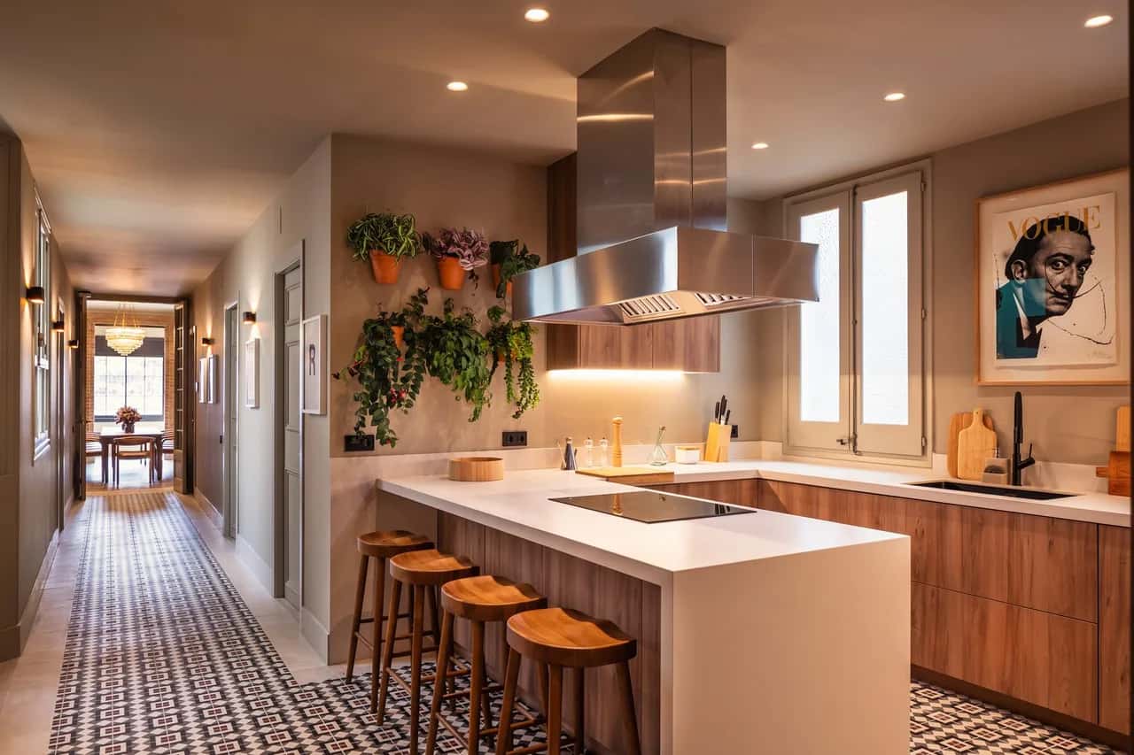 Modern Six Bedroom Flat in Barcelona