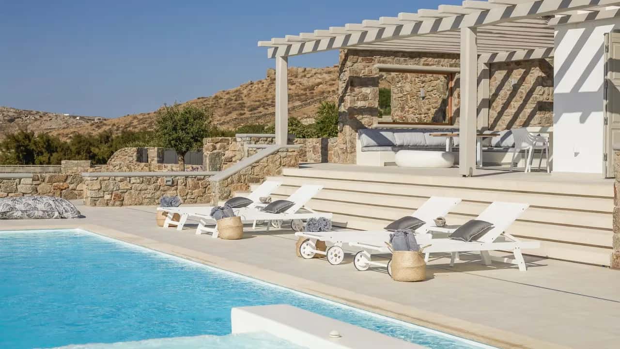 Villa With Authentic Myconian Architecture