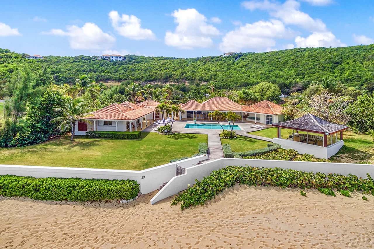 Stunning Beachfront Villa with Pool and Gazebo