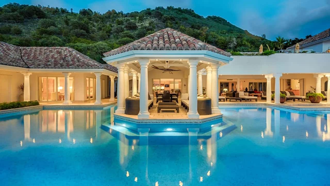 VILLA PRIVADA OPULENTA EN LA PLAYA CON VISTAS AL OCÉANO