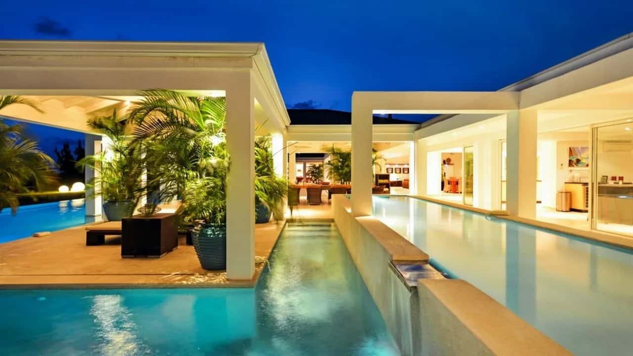VILLA CONTEMPORÁNEA EN LA LADERA DE TERRES BASSES