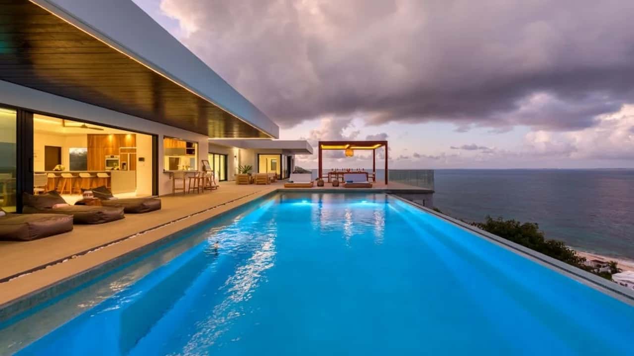 Spectacular 5BR luxury villa with infinity pool