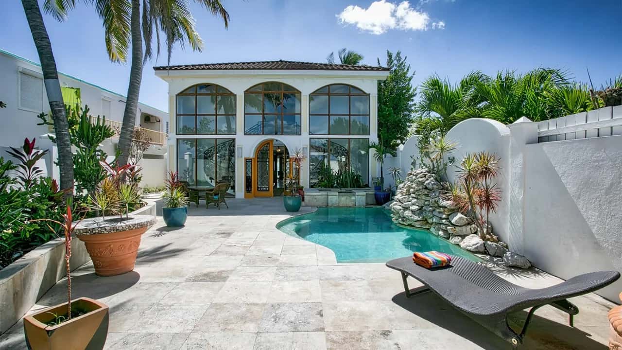 VILLA EN LA PLAYA DE ESTILO ITALIANO EN SIMPSON BAY ROAD