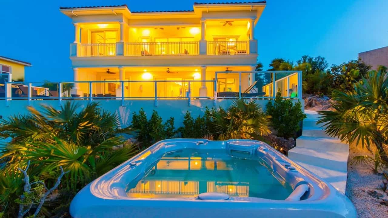 SECLUDED 4BR CARIBBEAN VILLA IN SILLY CREEKS
