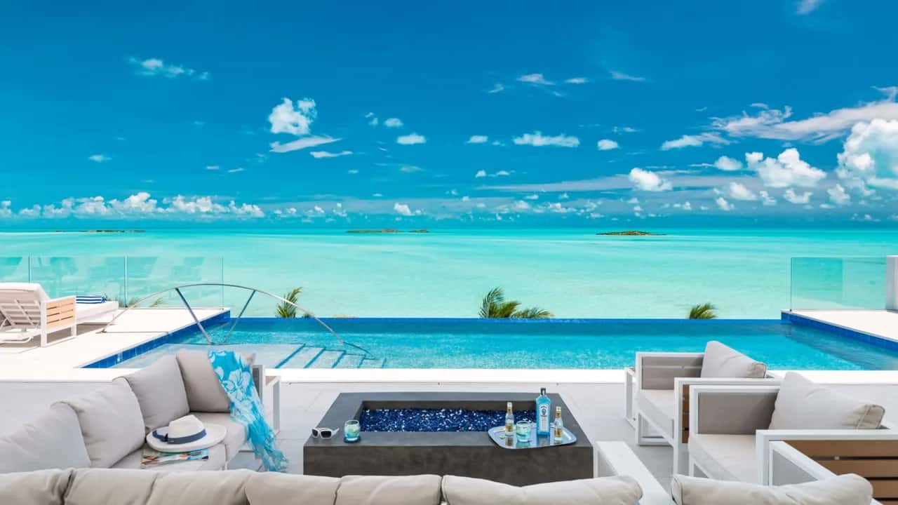 BEAUTIFUL 6BR OCEANFRONT VILLA IN TURTLE TAIL