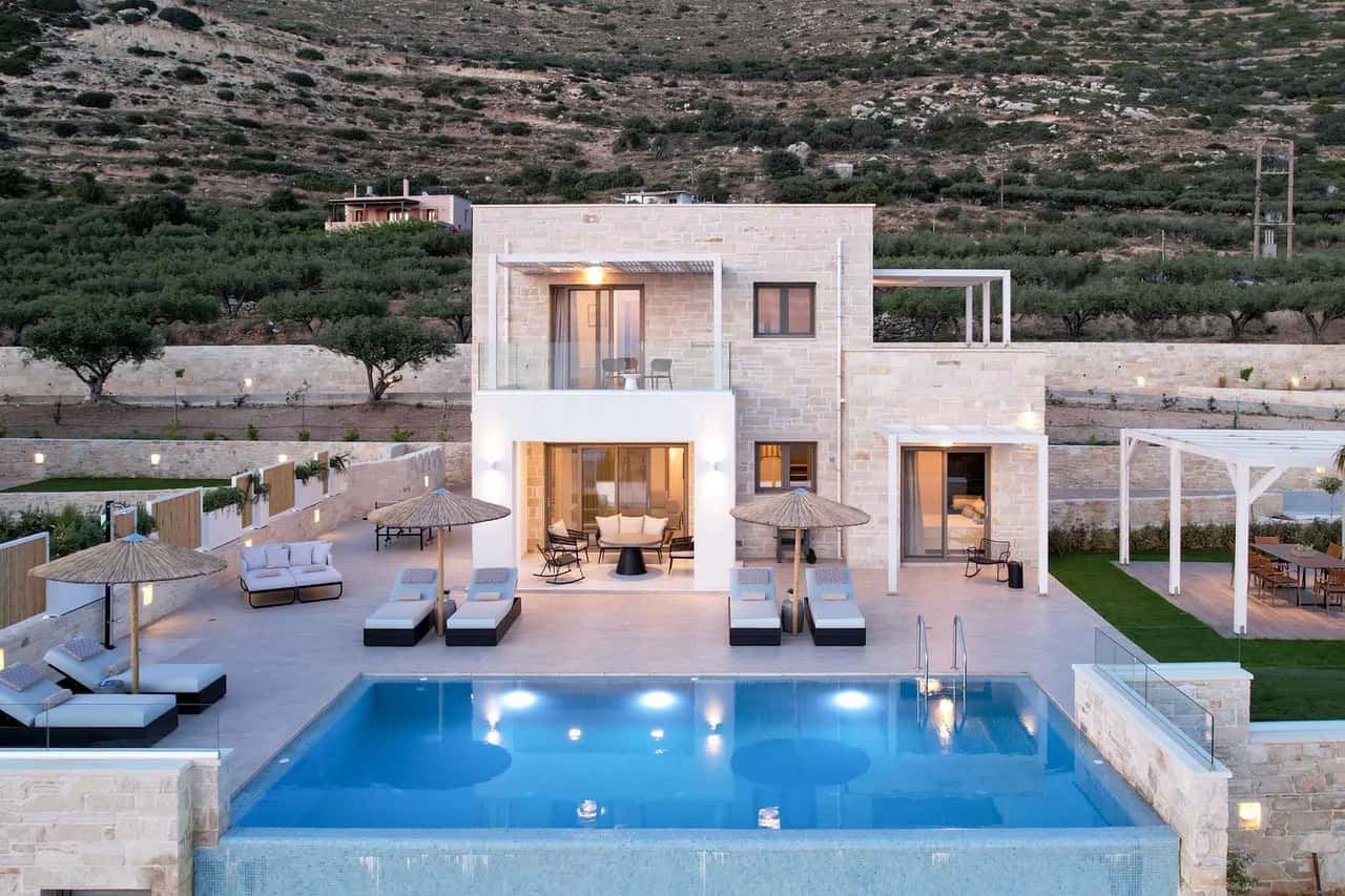 Sleek Contemporary Villa With Impressive Views