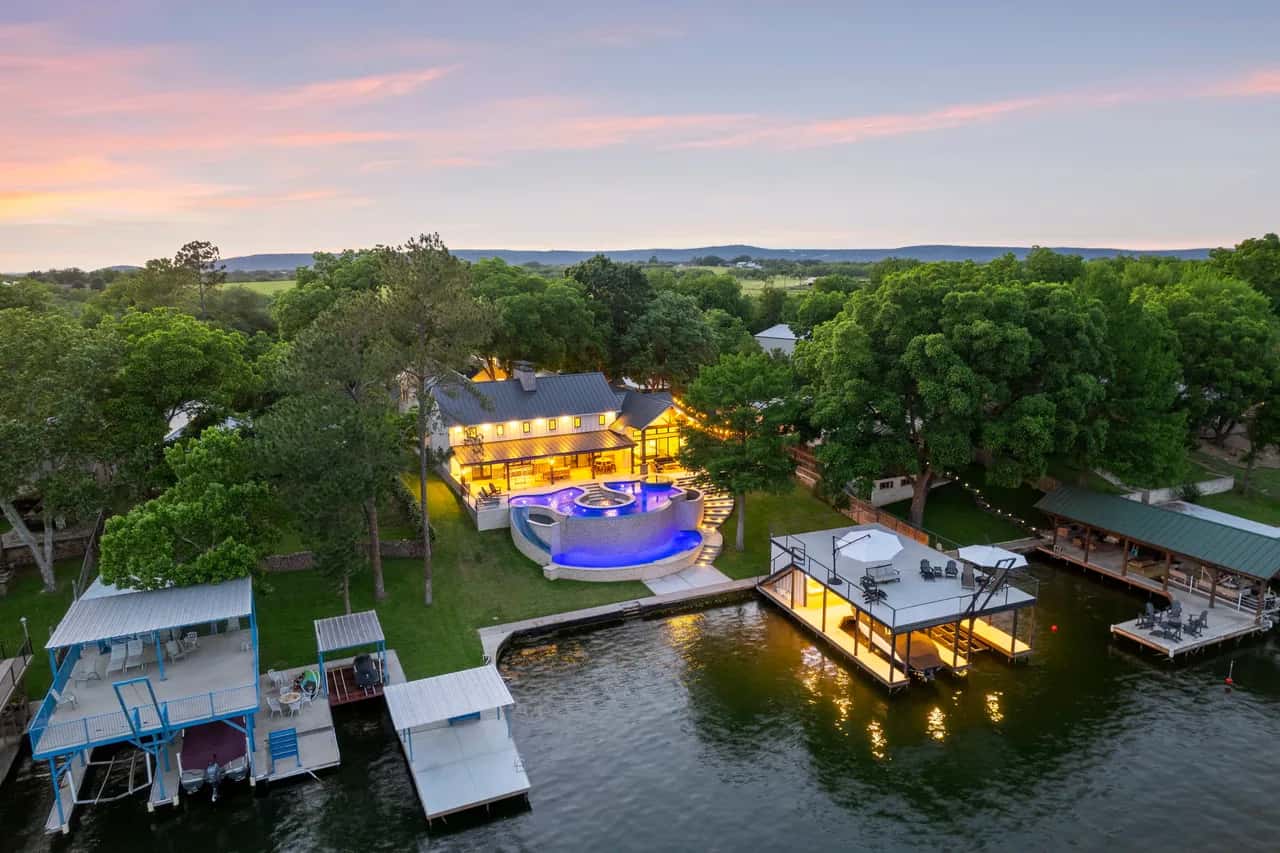 Modernes Sechs-Schlafzimmer-Lodge in Austin