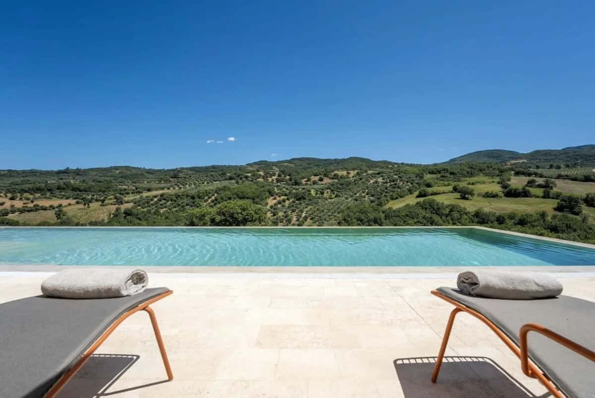 7 Ensuite Bedrooms Luxury Mansion in Tuscany