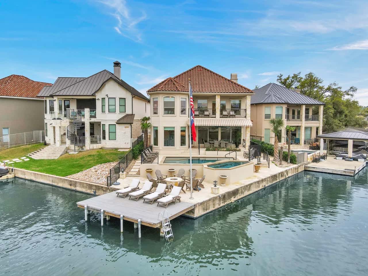 Charmante maison de quatre chambres en bord de lac à Austin