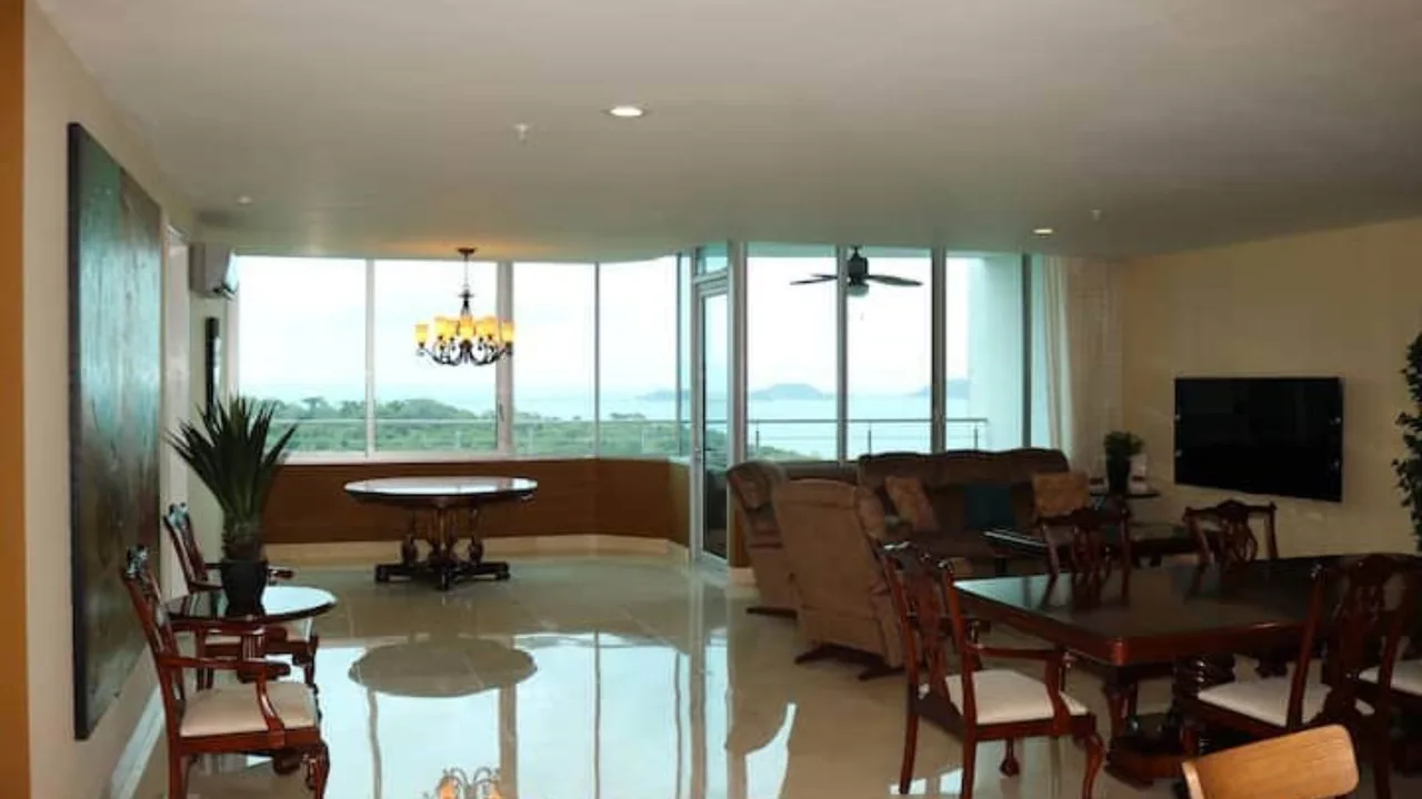 Spacious Penthouse With Pool in Playa Bonita