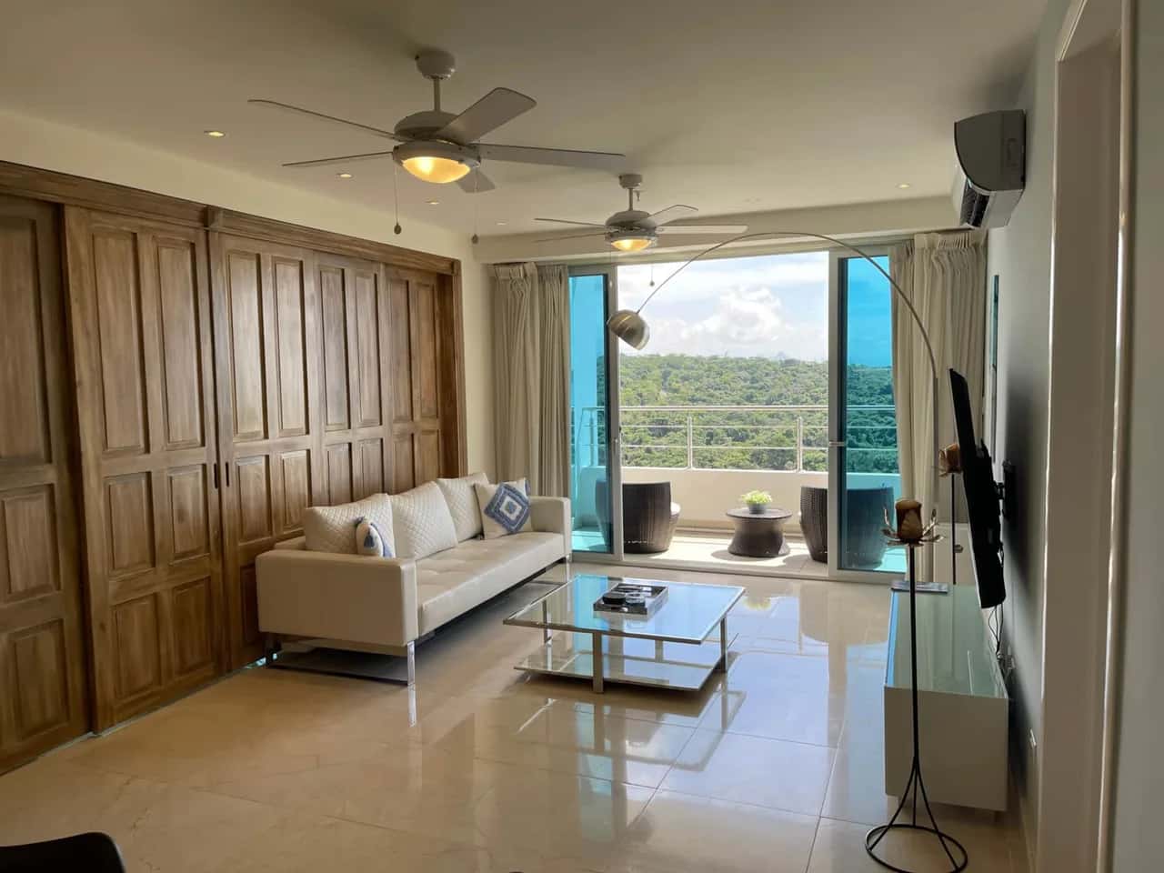 Apartment With Rooftop Pool in Playa Bonita