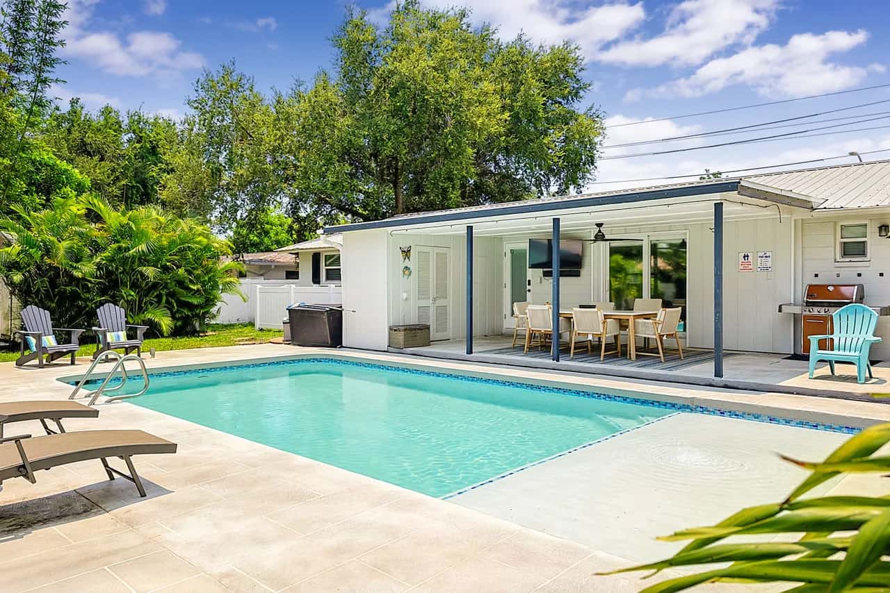 Luxurious 4-Bedroom Retreat near Siesta Key