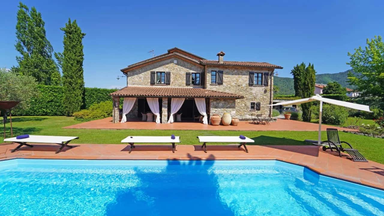 ENCHANTING RESTORED VILLA OUTSIDE BEVERINO VILLAGE