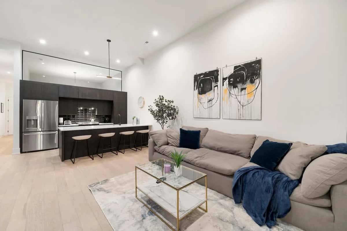 River North 2BD Condo: Parking, Balcony, Laundry