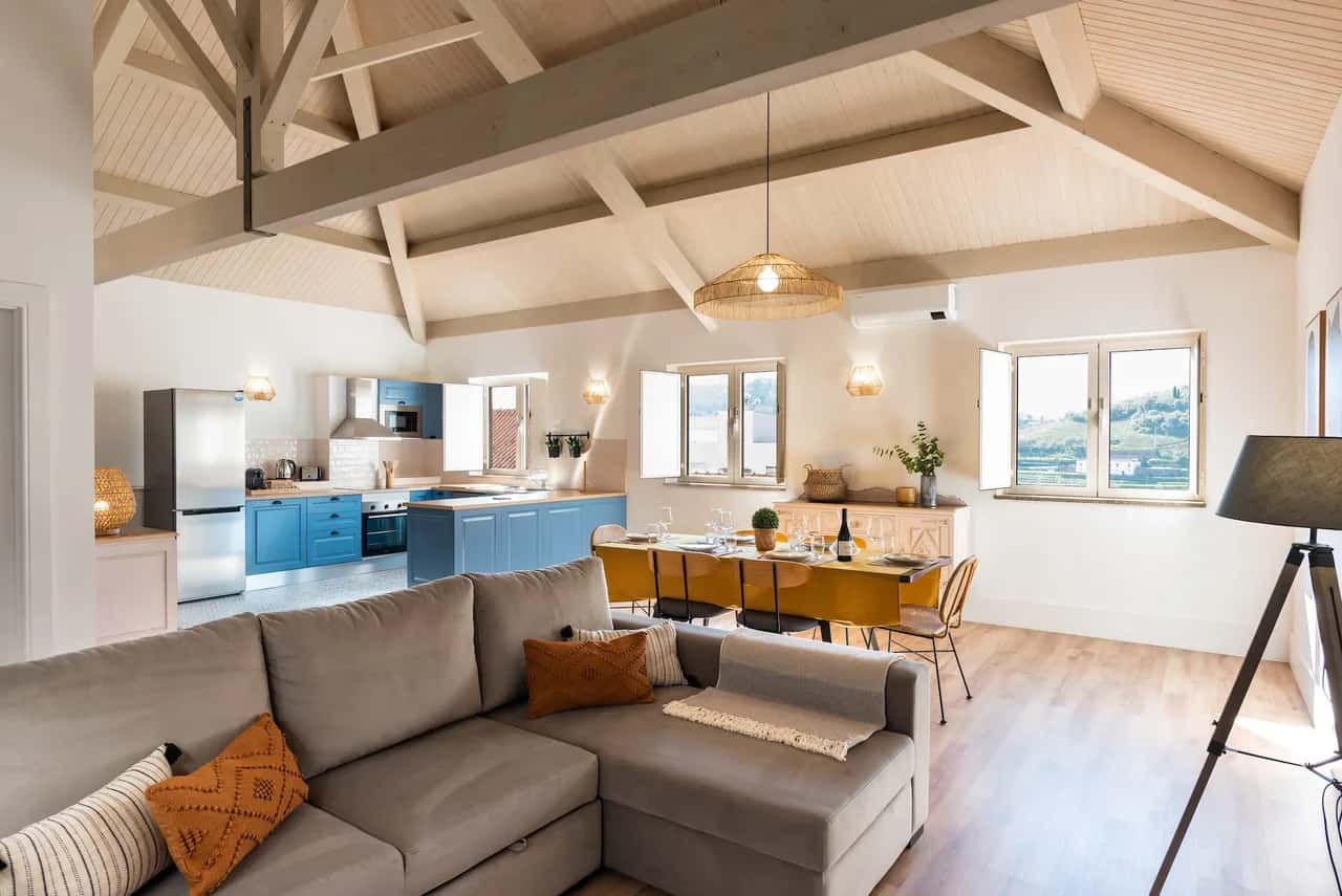 Modern 2-Bedroom Apartment with View of Douro River