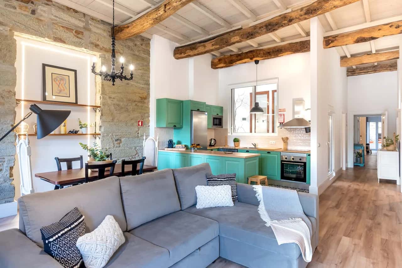 Lovely Renovated Apartment with Shared Pool