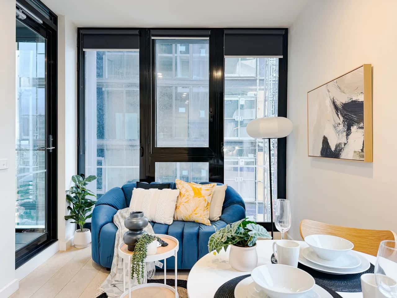 Elegant 2BR Skyline Apt in Southbank Free Parking