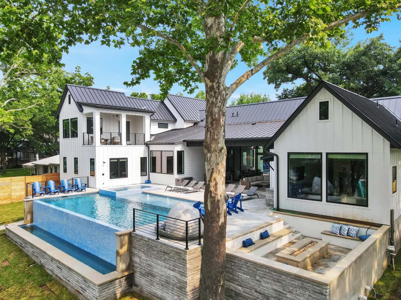 Luxurious Lakeside Villa in Austin