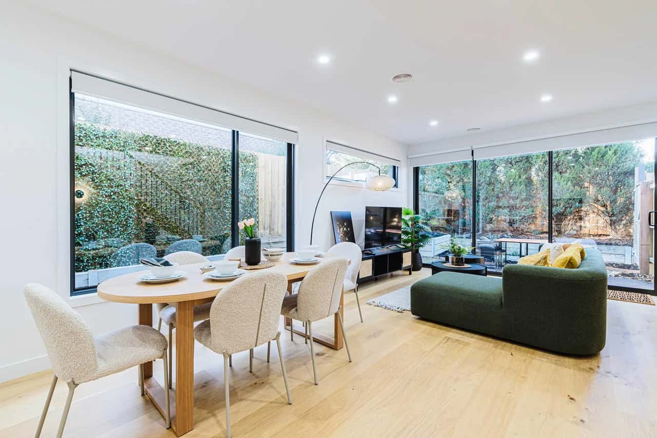 Air-Conditioned Four Bedroom Villa in Victoria