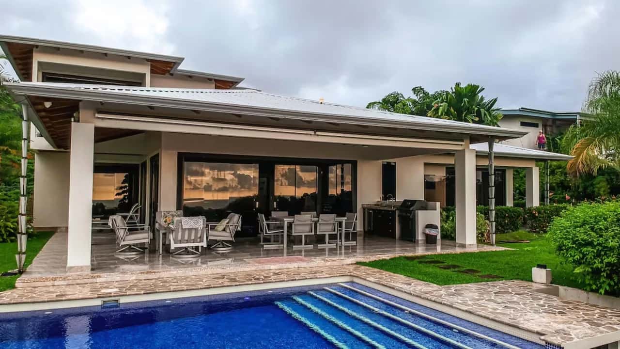 Villa Moderne Costaricaine Avec Jardins Tropicaux