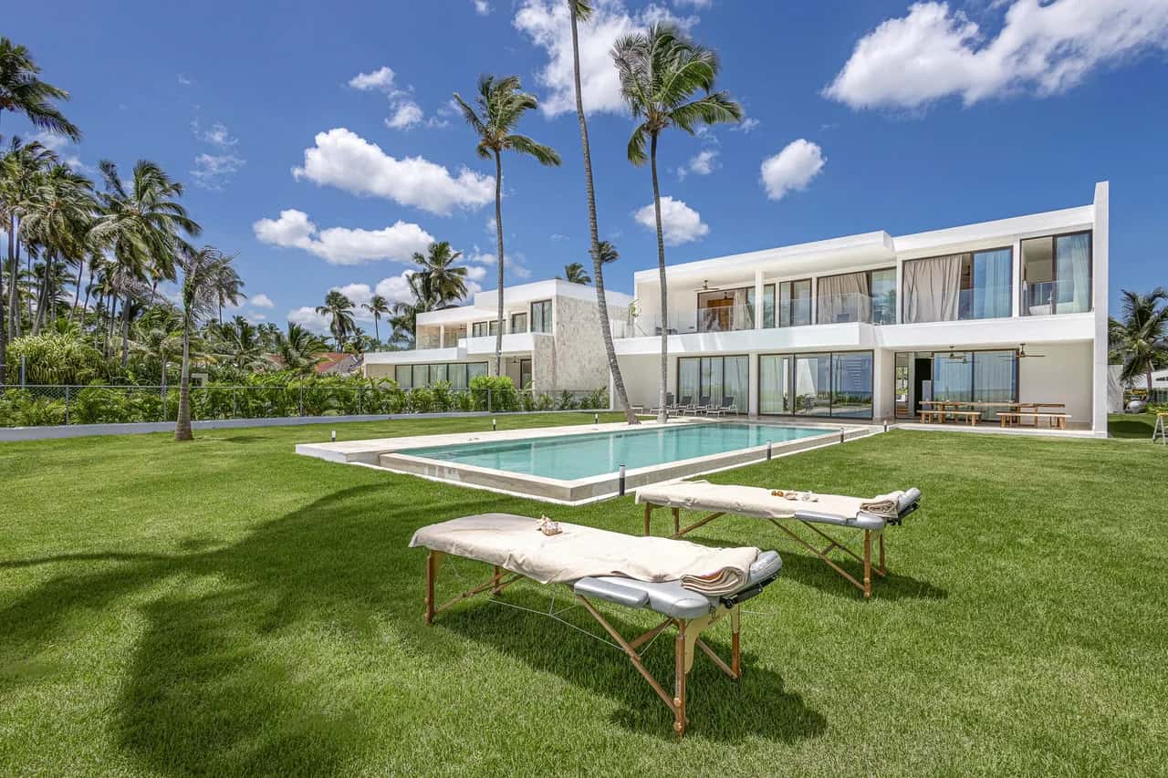 Beachfront Ten Bedroom Villa in Samana