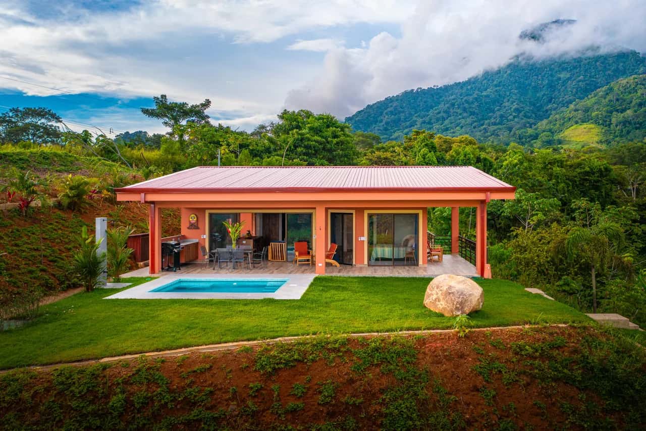 Traditional Costa Rican Retreat With Modern Design