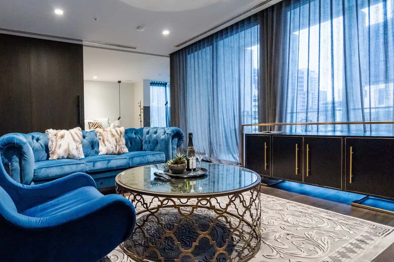 High End Melbourne CBD Apt in Iconic QT Hotel