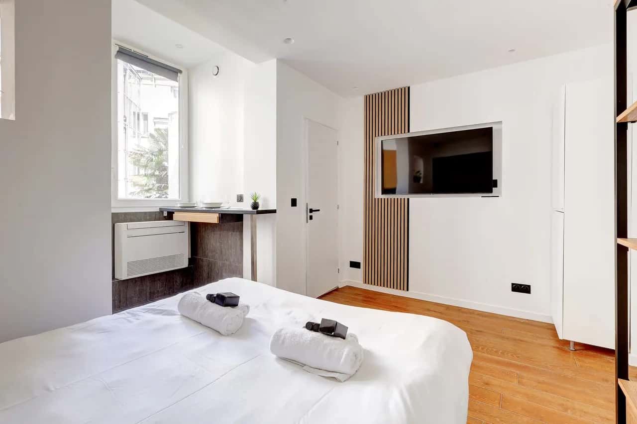 Studio climatise aux Champs-Elysees
