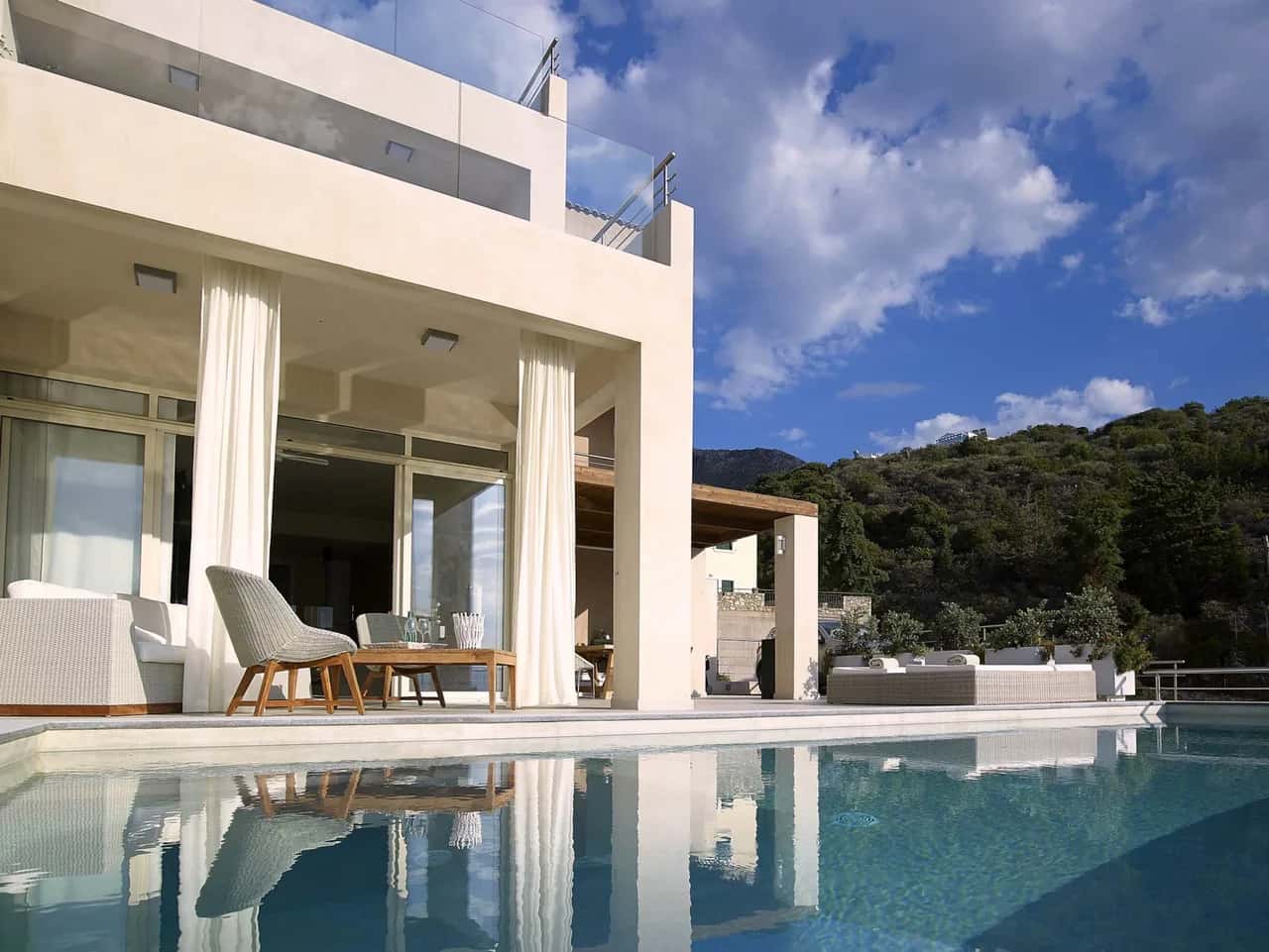 Stylish Retreat Surrounded by Natural Beauty