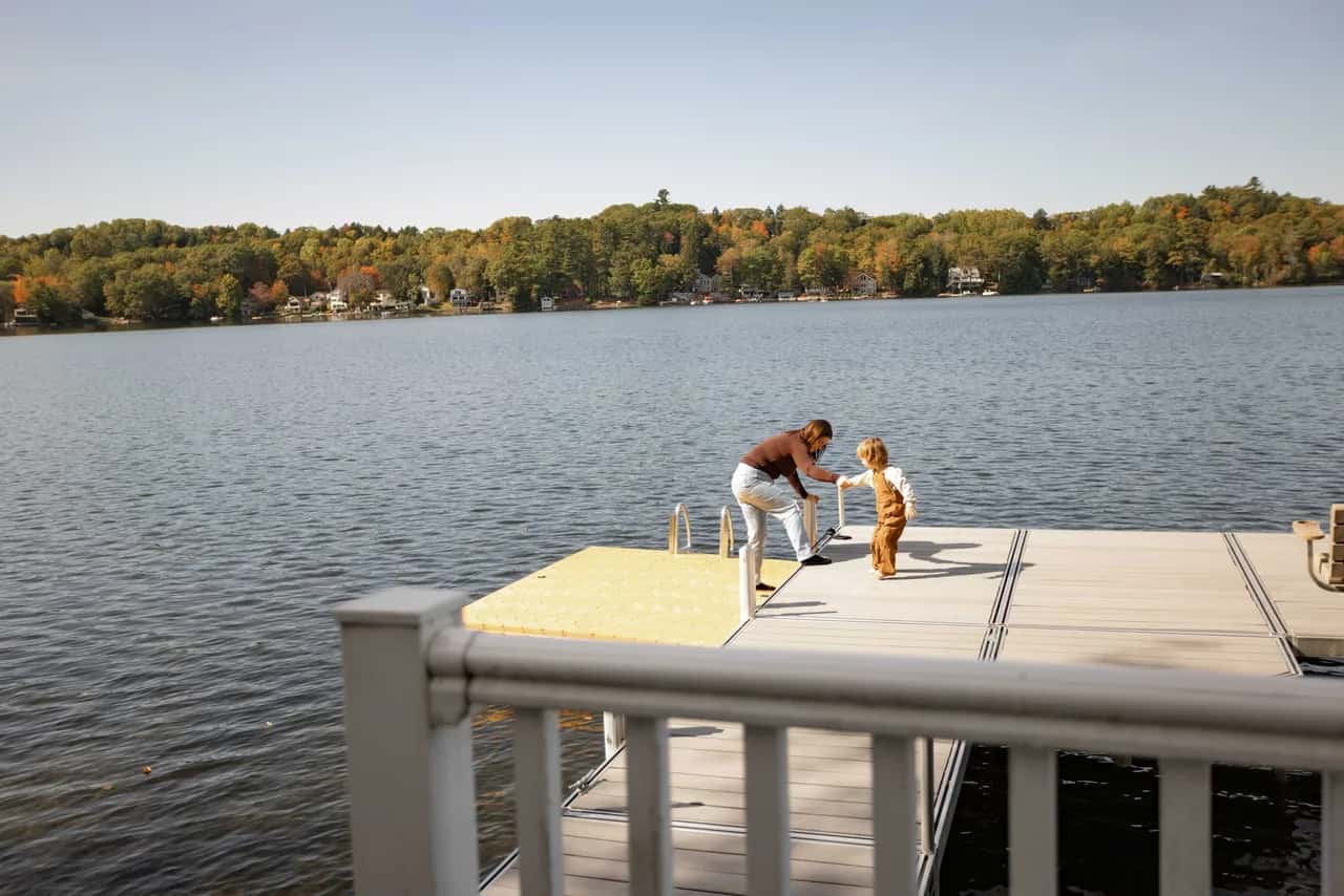 Charming Waterfront Villa with Dock in Maine