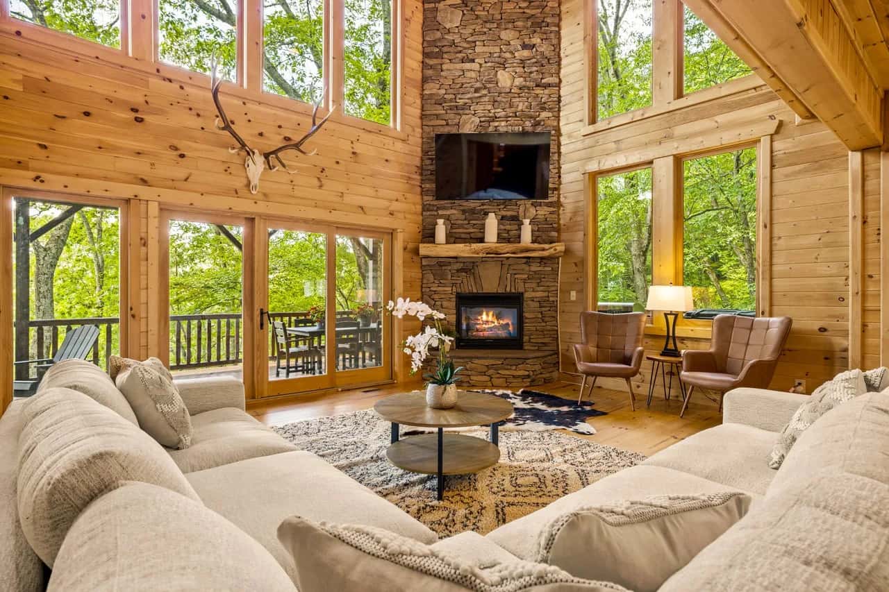 Luxury Lodge w/ Hot Tub & Grandfather Mtn Views