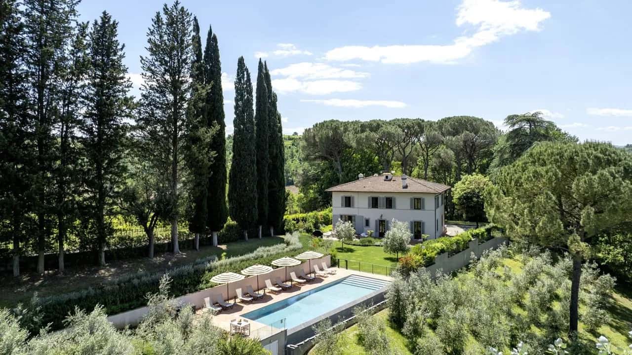 Luxurious Tuscan Life With Privacy
