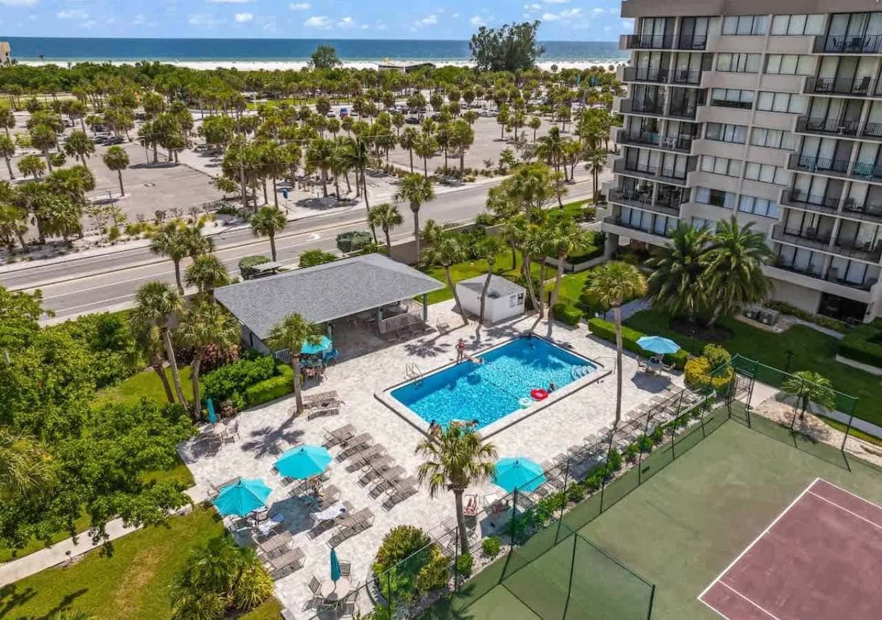 Stunning 2-Bedroom Lakehouse Condo