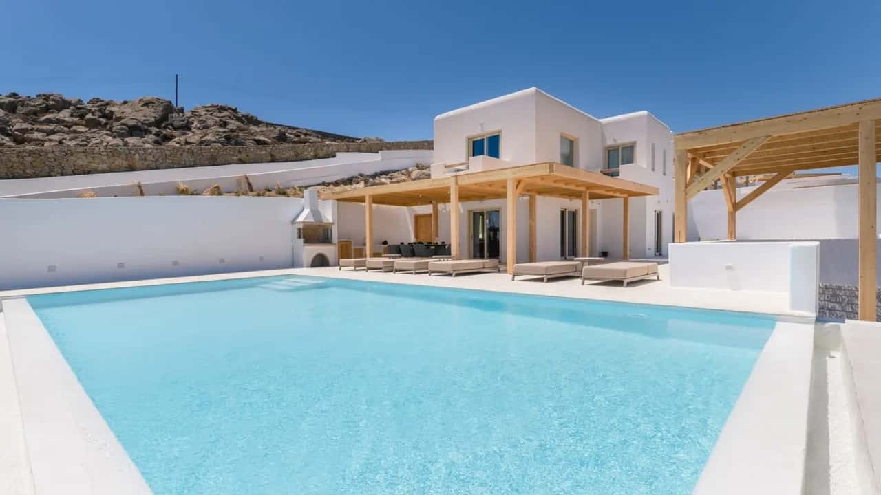 Modern Seaside Villa With Infinity Pool
