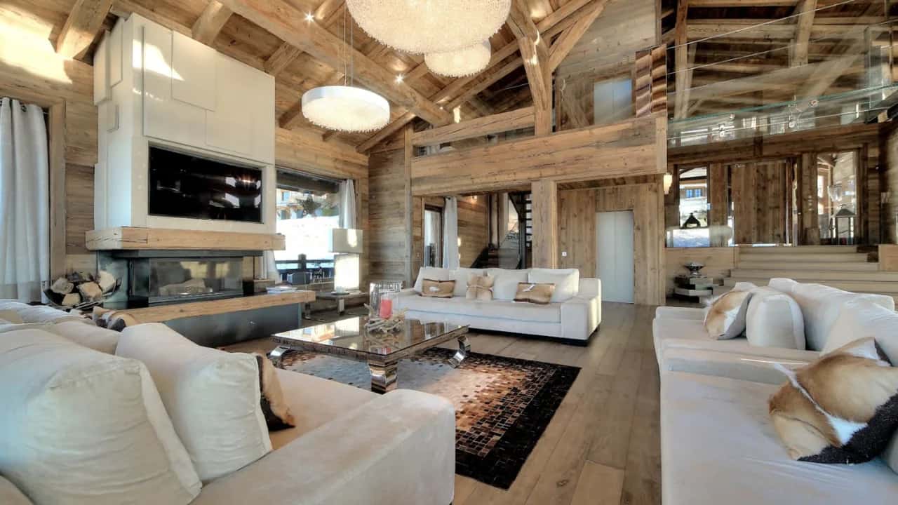 Modernes Chalet mit Glasgang